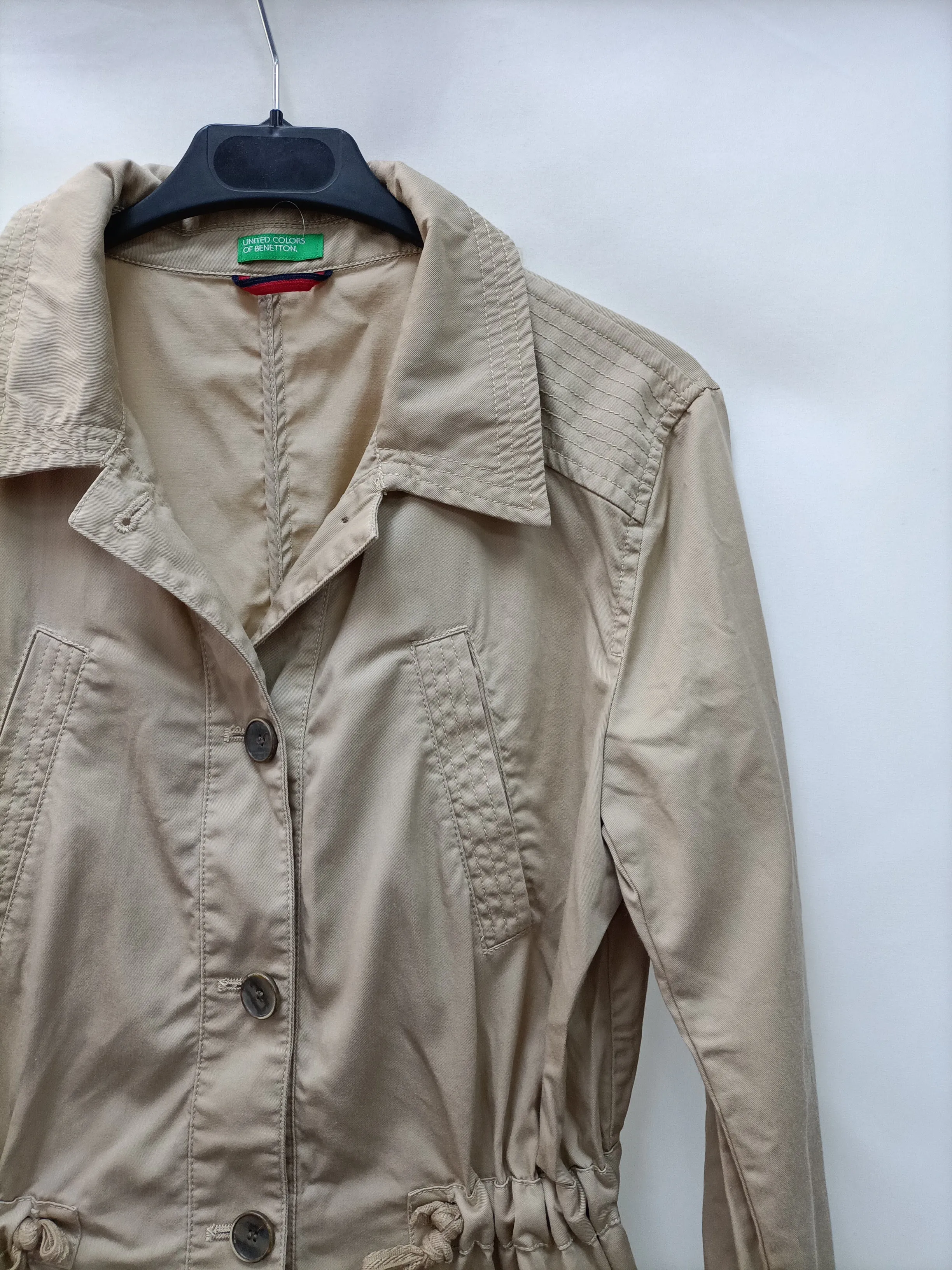 BENETTON. Parka fina beige T.42